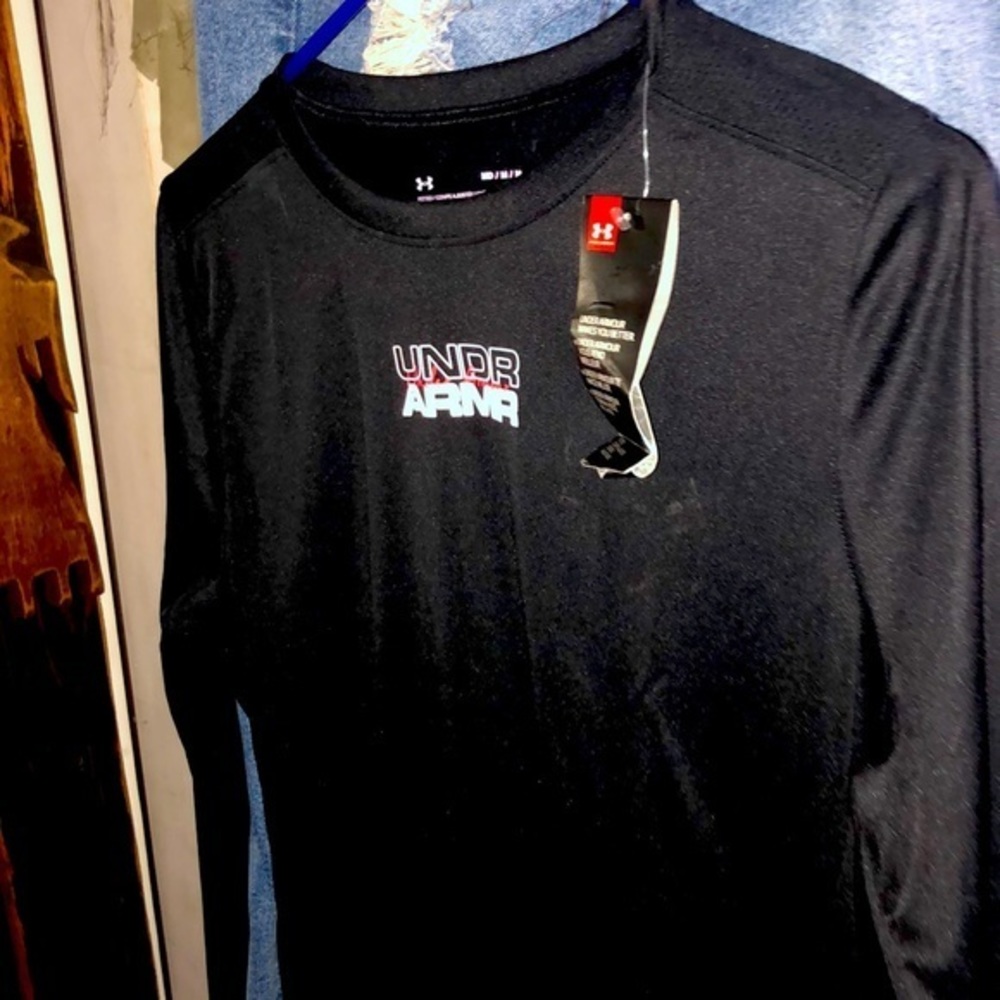 NWT Medium Woman’s Fitted Long Sleeved Shirt